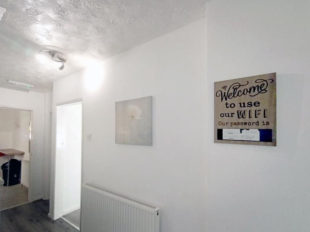 Cozy 4 Bedroom House In Smethwick With 4 Bathrooms Perfect For Contractors And Families Birmingam Exterior foto