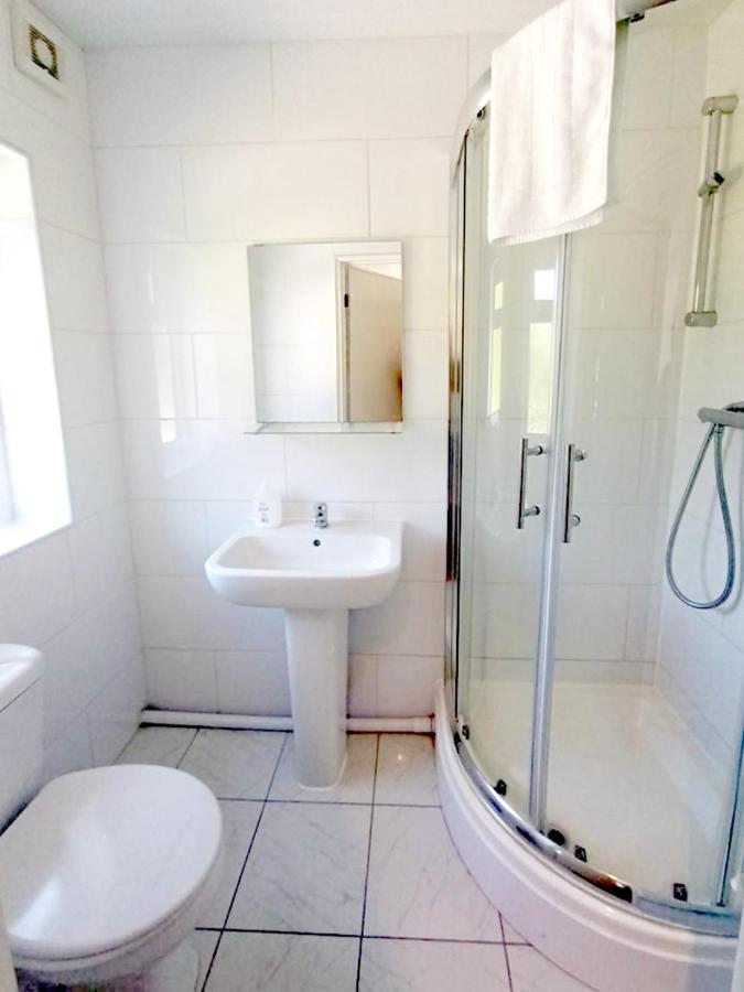 Cozy 4 Bedroom House In Smethwick With 4 Bathrooms Perfect For Contractors And Families Birmingam Exterior foto