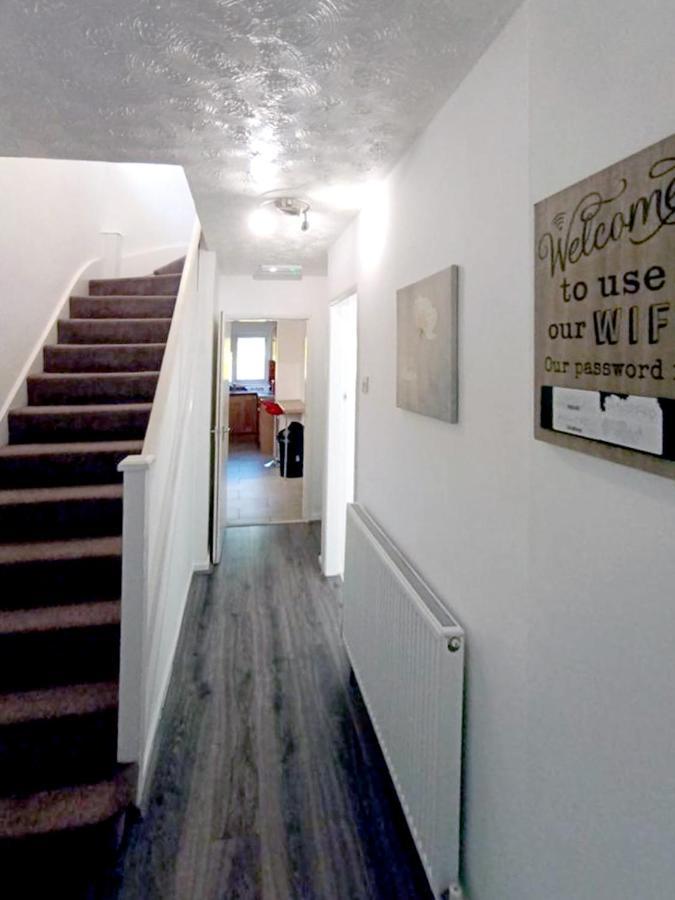 Cozy 4 Bedroom House In Smethwick With 4 Bathrooms Perfect For Contractors And Families Birmingam Exterior foto